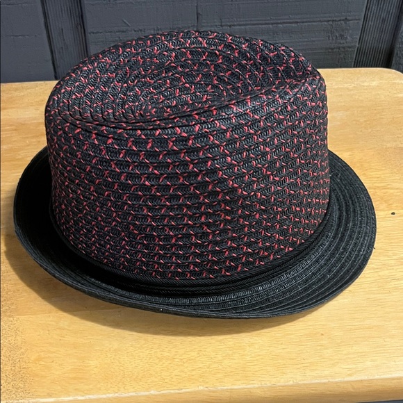 Stylish Black and Red Men's Fedora - Picture 3 of 7